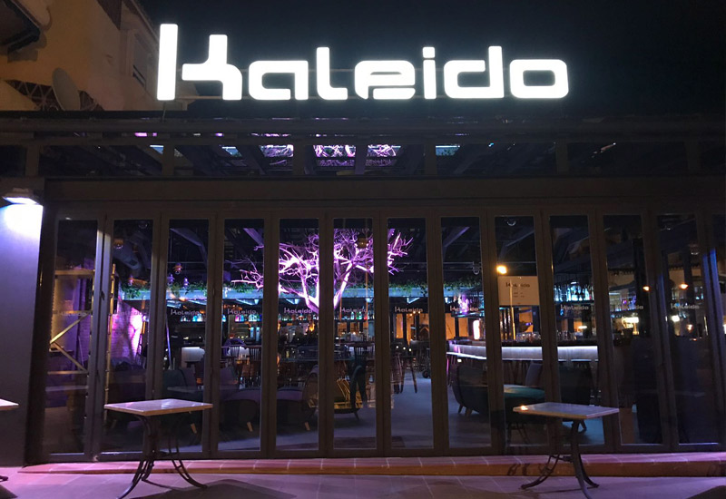 kaleido benalmádena rótulo luminoso