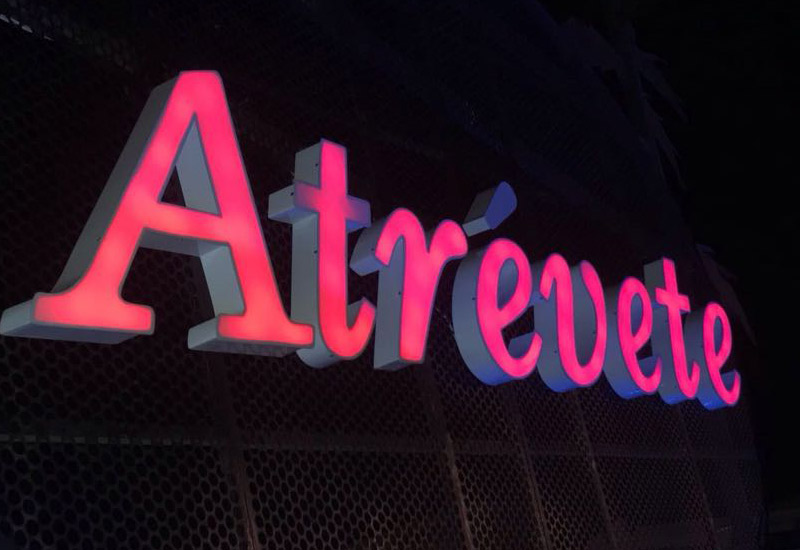 atrevete benalmádena rótulo luminoso