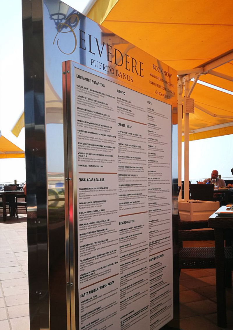 expositor restaurante con luz torremolinos carihuela málaga benalmádena
